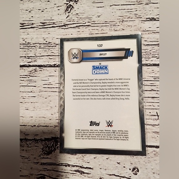 2025 Topps Chrome WWE Bayley Green geometric Refractor /75 - Picture 3 of 3